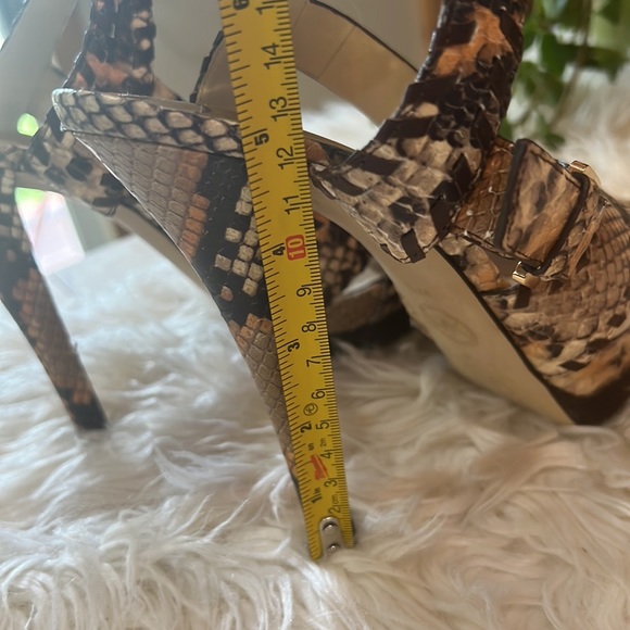 Michael Kors Jet Set six snake skin heel - Picture 12 of 12
